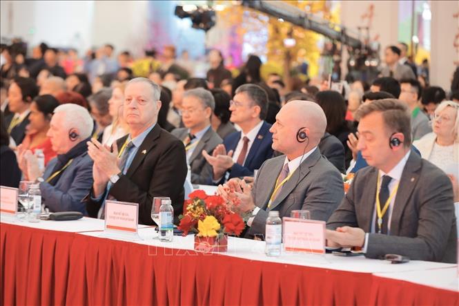 Đại biểu quốc tế tham dự lễ khai mạc Hội chợ Mùa Xuân 2026. Ảnh: Minh Quyết - TTXVN