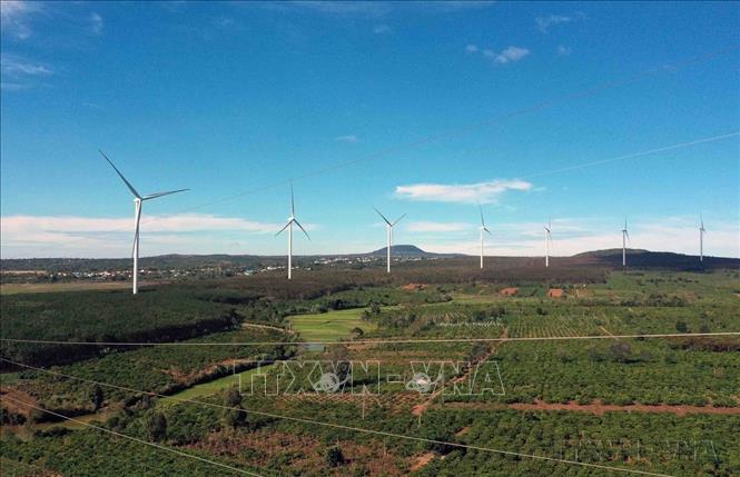 Nhà máy Điện gió Ia Pết - Đak Đoa 1 và Nhà máy Điện gió Ia Pết - Đak Đoa 2 là một trong các dự án nhà máy điện gió đầu tiên đi vào hoạt động, góp phần khai thác hiệu quả năng lượng gió và phù hợp với chiến lược phát triển năng lượng tái tạo của tỉnh Gia Lai. Ảnh: Vũ Sinh – TTXVN