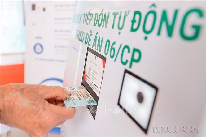 Khu vực lấy số tự động bằng thẻ CCCD gắn chíp tại Chương trình Khám sức khỏe toàn dân phường Bồ Đề, thực hiện theo Nghị quyết số 72-NQ/TW của Bộ Chính trị về một số giải pháp đột phá nhằm tăng cường bảo vệ, chăm sóc và nâng cao sức khỏe Nhân dân (Hà Nội, 16/1/2026). Ảnh: Minh Quyết – TTXVN