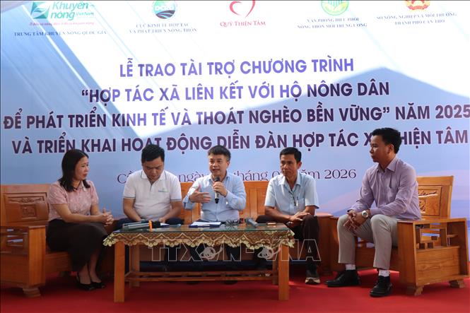 Các hợp tác xã chia sẻ kinh nghiệm hoạt động và đề xuất giải pháp kết nối giữa các hợp tác để hướng đến cùng nhau phát triển bền vững. Ảnh: Thu Hiền – TTXVN