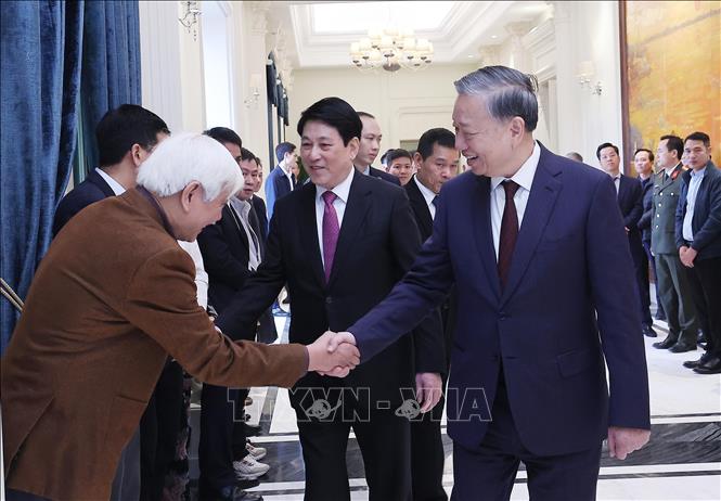 Tổng Bí thư Tô Lâm, Chủ tịch nước Lương Cường với các đại biểu dự khánh thành trụ sở làm việc Cơ quan Chủ tịch nước tại số 2 Lê Thạch. Ảnh: Lâm Khánh – TTXVN