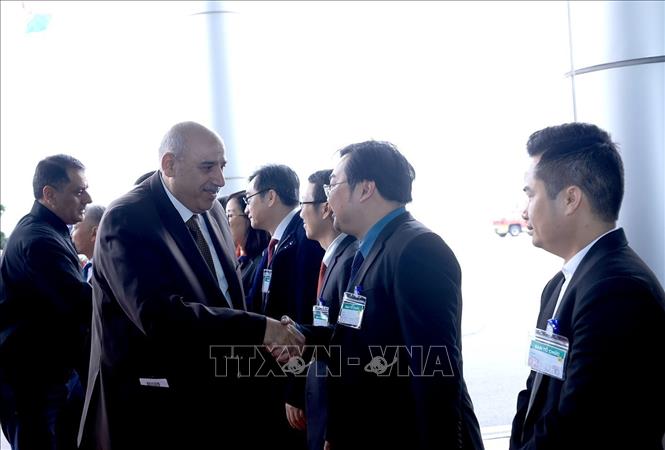 Lãnh đạo các cơ quan của Quốc hội và Bộ Ngoại giao đón Chủ tịch Hạ viện Jordan Mazen Turki El Qadi tại sân bay quốc tế Nội Bài. Ảnh: Tuấn Anh - TTXVN
