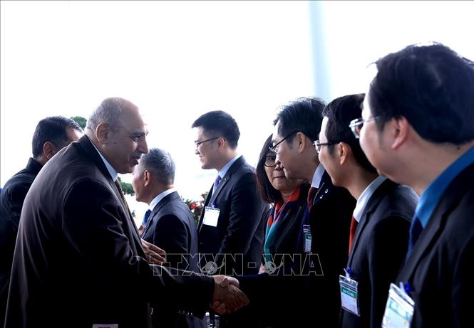 Lãnh đạo các cơ quan của Quốc hội và Bộ Ngoại giao đón Chủ tịch Hạ viện Jordan Mazen Turki El Qadi tại sân bay quốc tế Nội Bài. Ảnh: Tuấn Anh - TTXVN