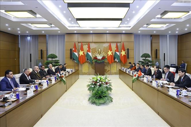 Chủ tịch Quốc hội Trần Thanh Mẫn hội đàm với Chủ tịch Hạ viện Vương quốc Hashemite Jordan Mazen Turki El Qadi. Ảnh: Doãn Tấn - TTXVN