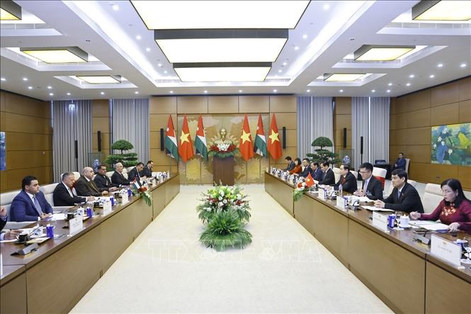 Chủ tịch Quốc hội Trần Thanh Mẫn hội đàm với Chủ tịch Hạ viện Vương quốc Hashemite Jordan Mazen Turki El Qadi. Ảnh: Doãn Tấn - TTXVN