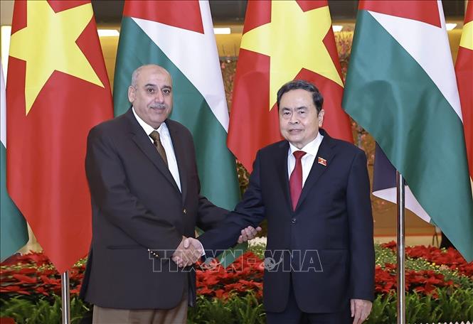 Chủ tịch Quốc hội Trần Thanh Mẫn và Chủ tịch Hạ viện Vương quốc Hashemite Jordan Mazen Turki El Qadi.  Ảnh: Doãn Tấn - TTXVN