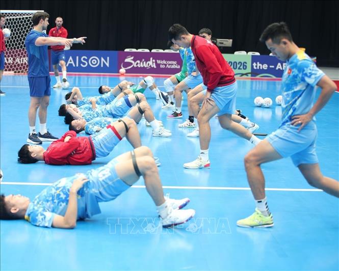 Đội tuyển futsal Việt Nam tập luyện trước trận tứ kết gặp đội chủ nhà Indonesia. Ảnh: VFF/TTXVN phát