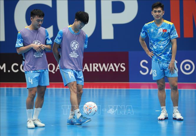 Đội tuyển futsal Việt Nam tập luyện trước trận tứ kết gặp đội chủ nhà Indonesia. Ảnh: VFF/TTXVN phát