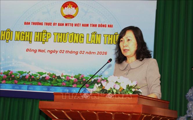 Phó Bí thư Tỉnh ủy, Chủ tịch Ủy ban Mặt trận Tổ quốc Việt Nam tỉnh Đồng Nai Huỳnh Thị Hằng phát biểu tại hội nghị hiệp thương. Ảnh: Lê Xuân-TTXVN 