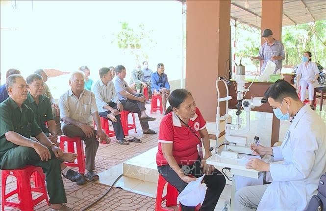 Hoạt động khám chữa bệnh tại chương trình Tết Quân - Dân. Ảnh: K GỬIH-TTXVN 