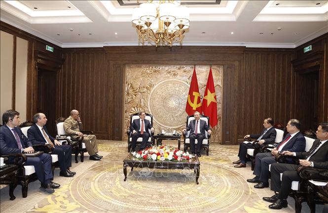 Tổng Bí thư Tô Lâm tiếp thân mật đồng chí Bruno Rodríguez Parrilla, Đặc phái viên Đảng Cộng sản Cuba, Nhà nước Cộng hòa Cuba, Ủy viên Bộ Chính trị, Bộ trưởng Ngoại giao Cuba. Ảnh: Thống Nhất – TTXVN
