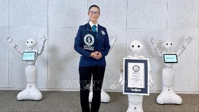 Robot Pepper của công ty SoftBank Robotics tại thủ đô Tokyo, Nhật Bản. Ảnh: Kyodo/TTXVN