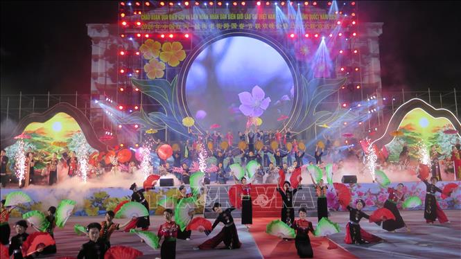 Các tiết mục văn nghệ được dàn dựng công phu, hấp dẫn. Ảnh: Hương Thu -TTXVN