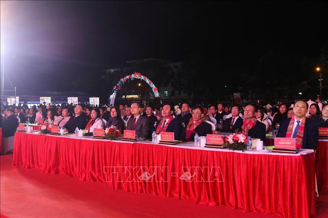 Đông đảo đại biểu và nhân dân đến dự Chương trình Giao lưu văn nghệ chào Xuân qua biên giới và Liên hoan nhân dân biên giới Việt Nam – Trung Quốc năm 2026. Ảnh: Hương Thu - TTXVN