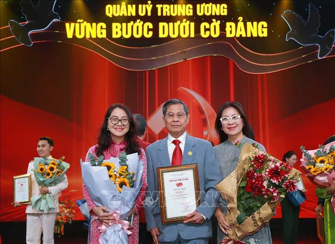 Tác giả TTXVN đoạt giải C tại cuộc thi. Ảnh: Trọng Đức - TTXVN