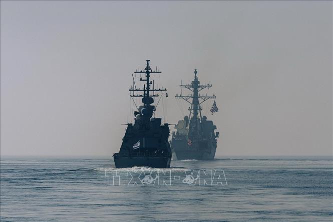 Tàu hải quân Israel và Mỹ tham gia cuộc tập trận chung tại Biển Đỏ, ngày 1/2/2026. Ảnh: THX/TTXVN