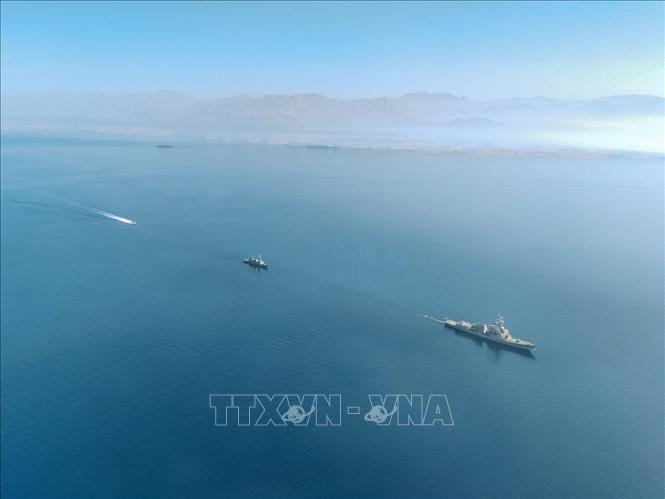 Tàu hải quân Israel và Mỹ tham gia cuộc tập trận chung tại Biển Đỏ, ngày 1/2/2026. Ảnh: THX/TTXVN