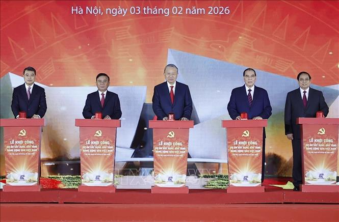 Tổng Bí thư Tô Lâm, Thủ tướng Phạm Minh Chính và các đồng chí lãnh đạo, nguyên lãnh đạo Đảng, Nhà nước thực hiện nghi thức khởi công dự án xây dựng Bảo tàng Đảng Cộng sản Việt Nam. Ảnh: Thống Nhất – TTXVN