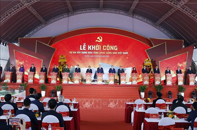 Tổng Bí thư Tô Lâm, Thủ tướng Phạm Minh Chính và các đồng chí lãnh đạo, nguyên lãnh đạo Đảng, Nhà nước thực hiện nghi thức khởi công dự án xây dựng Bảo tàng Đảng Cộng sản Việt Nam. Ảnh: Thống Nhất – TTXVN