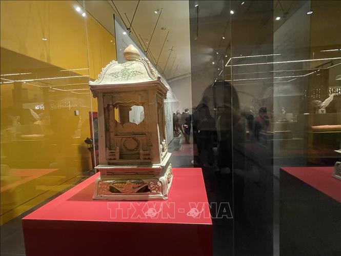 Bảo vật trưng bày trong không gian trưng bày 