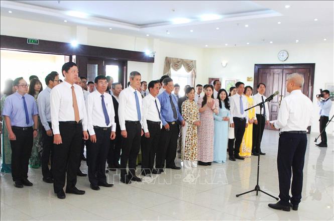 Lễ kỷ niệm 96 năm Ngày thành lập Đảng Cộng sản Việt Nam tại trụ sở Đại sứ quán Việt Nam ở thủ đô Phnom Penh. Ảnh: Hoàng Minh - PV TTXVN tại Campuchia