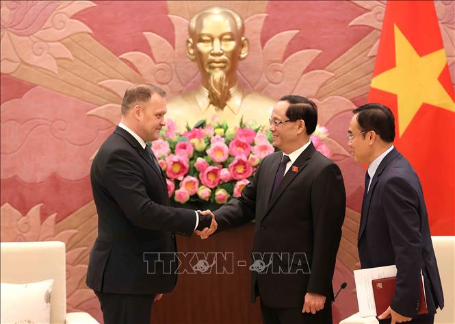 Phó Chủ tịch Quốc hội Trần Quang Phương tiếp Chủ nhiệm Ủy ban An ninh quốc gia Quốc hội Hungary Sas Zoltán. Ảnh: An Đăng - TTXVN