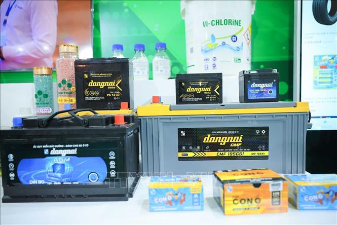 Các sản phẩm của Công ty Cổ phần Pin Ắc quy Miền Nam (PINACO) giới thiệu tại Hội chợ Mùa Xuân 2026. Ảnh: TTXVN phát