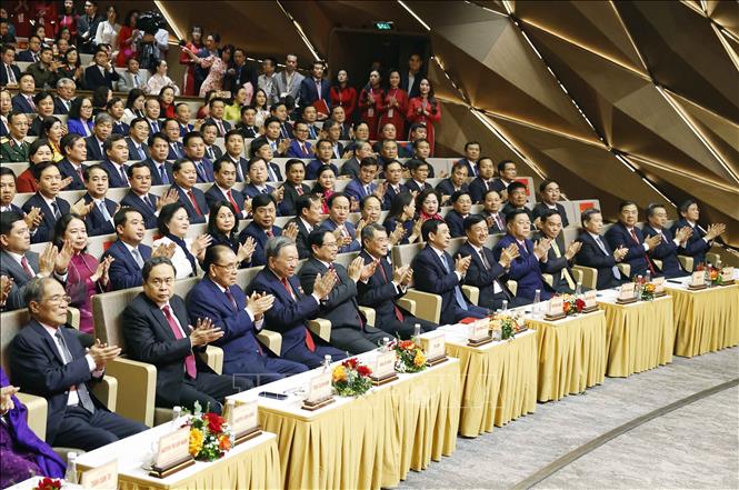 Các đồng chí lãnh đạo, nguyên lãnh đạo Đảng Nhà nước dự chương trình. Ảnh: Thống Nhất - TTXVN