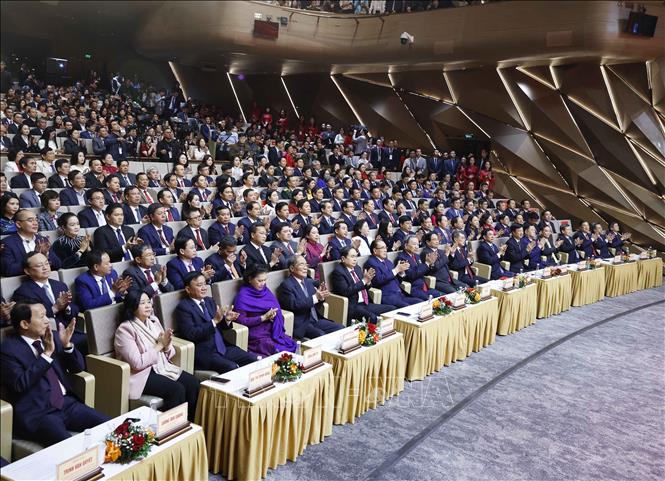 Các đồng chí lãnh đạo, nguyên lãnh đạo Đảng Nhà nước dự chương trình. Ảnh: Thống Nhất - TTXVN