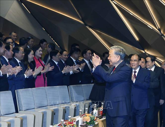 Tổng Bí thư Tô Lâm dự Lễ tuyên dương Bí thư chi bộ xuất sắc và trao giải Búa liềm Vàng. Ảnh: Thống Nhất - TTXVN