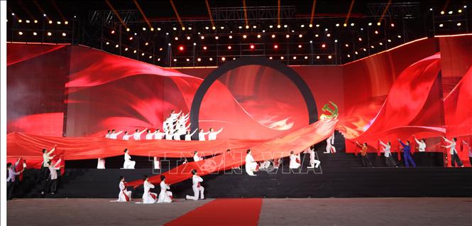 Các tiết mục nghệ thuật tại chương trình. Ảnh: Thuỳ Dung - TTXVN