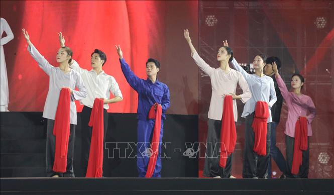Các tiết mục nghệ thuật tại chương trình. Ảnh: Thuỳ Dung - TTXVN