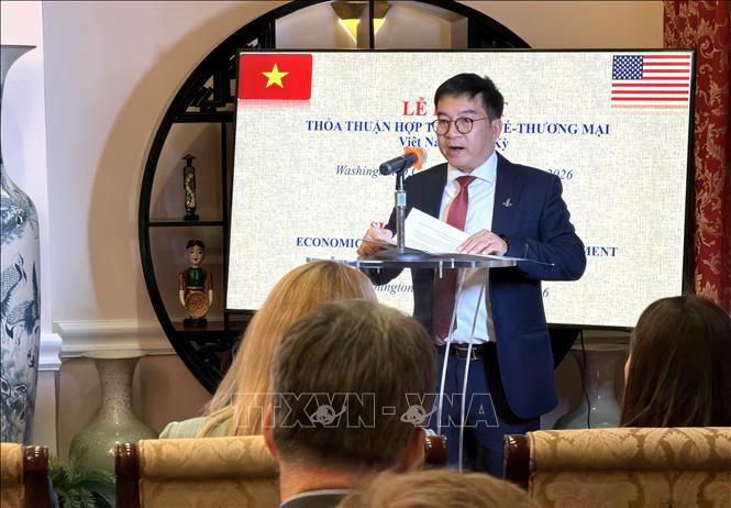 Tổng Giám đốc Công ty Lọc hóa dầu Bình Sơn Nguyễn Việt Thắng phát biểu tại buổi lễ. Ảnh: Ngọc Quang - PV TTXVN tại Mỹ