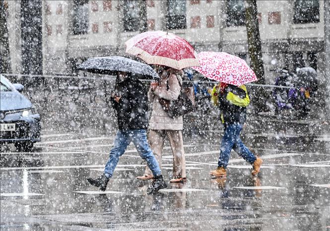 Tuyết rơi dày tại Madrid, Tây Ban Nha. Ảnh: THX/TTXVN