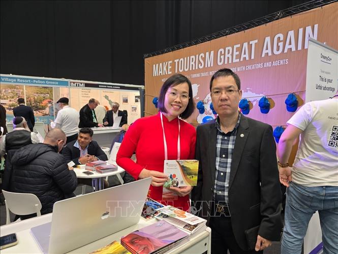 Tham tán Thương mại Việt Nam tại Israel Lê Thái Hòa  tham dự IMTM 2026. Ảnh: Thanh Bình - PV TTXVN tại Israel