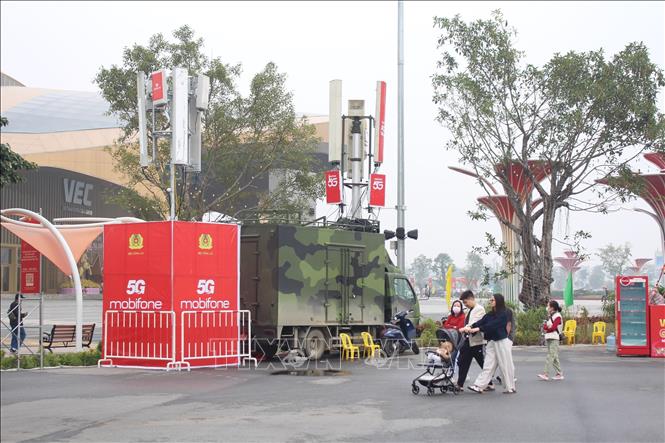 Mạng di động luôn sẵn sàng phục vụ du khách đến với Hội chợ quốc gia Mùa Xuân 2026. Ảnh: Nguyễn Thắng-TTXVN