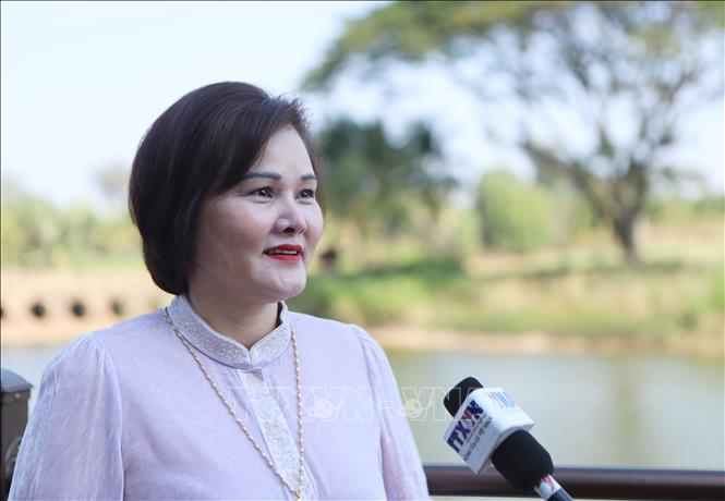 Bà Phạm Thị Minh Hường, doanh nhân Việt Nam tại Lào, Phó Chủ tịch Hiệp hội Doanh nhân Việt Nam ở nước ngoài, chia sẻ cảm xúc. Ảnh: Xuân Tú - PV TTXVN tại Lào