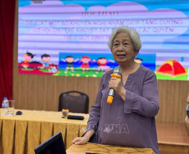 Bà Lương Thị Thuận, Chủ tịch Hội Bảo trợ trẻ em TP. Hồ Chí Minh phát biểu tại hội thảo. Ảnh: Thanh Vũ - TTXVN
