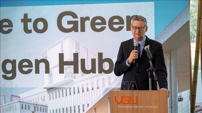 Ông Thorsten Schäfer-Gümbel, Chủ tịch Tổ chức Hợp tác Quốc tế Đức (GIZ) phát biểu tại buổi làm việc. Ảnh: Huyền Trang - TTXVN 