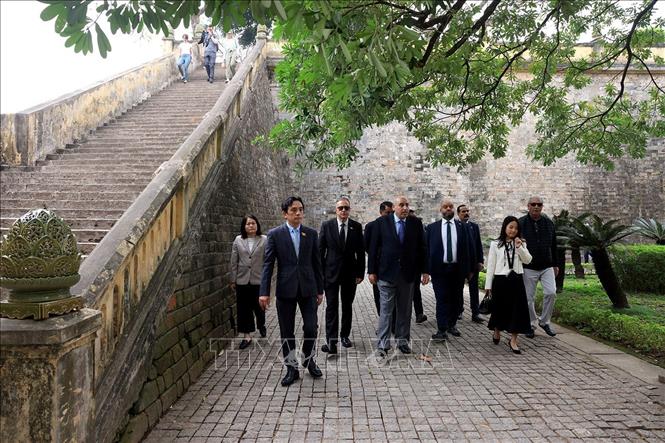 Speaker of the Jordanian House of Representatives Mazen Turki El Qadi visits the Thang Long Imperial Citadel. VNA Photo: Tuấn Anh