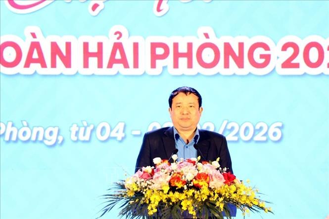 Chủ tịch Liên đoàn Lao động thành phố Hải Phòng Nguyễn Anh Tuân phát biểu khai mạc Chợ Tết công đoàn Hải Phòng năm 2026 đợt 2.Ảnh: Mạnh Minh - TTXVN