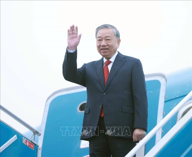 General Secretary of the Communist Party of Vietnam Central Committee To Lam leaves Hanoi on February 5 morning for a state visit to Laos. VNA Photo: Thống Nhất