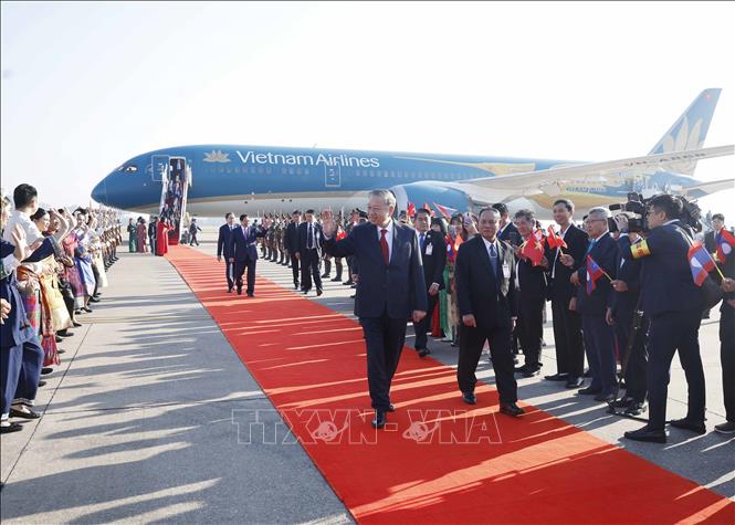 Tổng Bí thư Tô Lâm đến Thủ đô Vientiane, bắt đầu chuyến thăm cấp Nhà nước tới CHDCND Lào. Ảnh: Thống Nhất – TTXVN