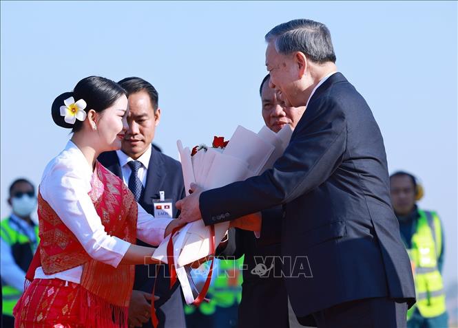 Lễ đón Tổng Bí thư Tô Lâm cùng Đoàn đại biểu cấp cao Việt Nam sang thăm cấp Nhà nước tới Lào. Ảnh: Dương Giang-TTXVN 
