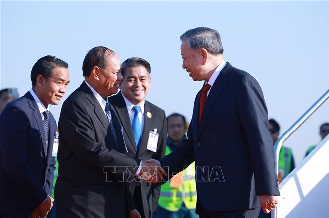 Lễ đón Tổng Bí thư Tô Lâm cùng Đoàn đại biểu cấp cao Việt Nam sang thăm cấp Nhà nước tới Lào. Ảnh: Dương Giang-TTXVN 
