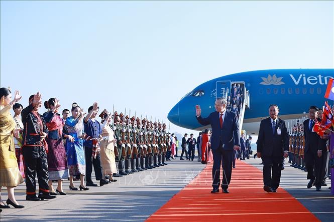 A welcome ceremony held for General Secretary of the Communist Party of Vietnam (CPV) Central Committee To Lam and a high-ranking delegation of Vietnam who are on state visit to Laos. VNA Photo: Thống Nhất