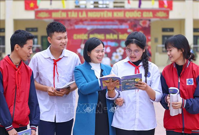 Nhà trường tăng cường hỗ trợ, tập trung củng cố kiến thức nền tảng, rèn kỹ năng làm bài, giúp học sinh yên tâm và vững vàng hơn khi bước vào kỳ thi. Ảnh: Thanh Tùng - TTXVN