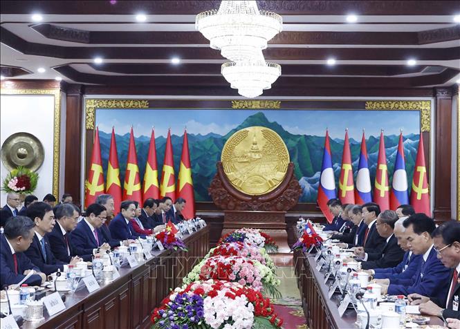 Tổng Bí thư Tô Lâm và Tổng Bí thư, Chủ tịch nước Lào Thongloun Sisoulith hội đàm. Ảnh: Thống Nhất – TTXVN	
