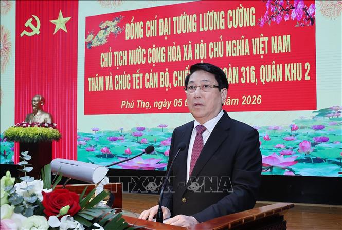 Chủ tịch nước Lương Cường chúc Tết cán bộ, chiến sĩ Sư đoàn 316, Quân khu 2. Ảnh: Lâm Khánh – TTXVN