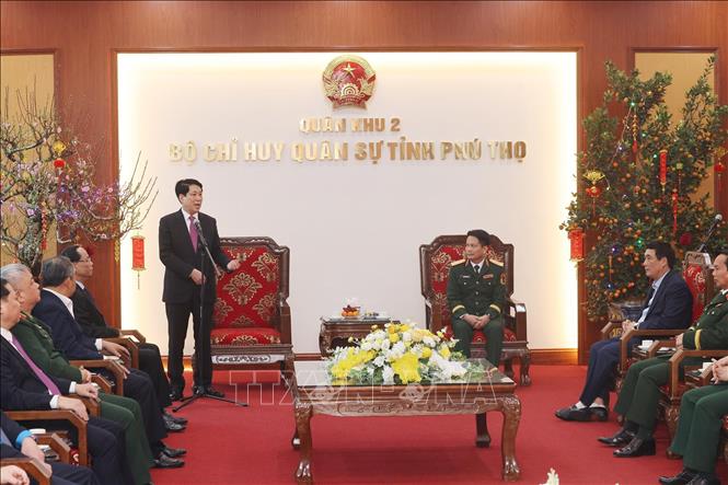 Chủ tịch nước Lương Cường chúc Tết cán bộ, chiến sĩ Bộ Chỉ huy Quân sự tỉnh Phú Thọ. Ảnh: Lâm Khánh – TTXVN